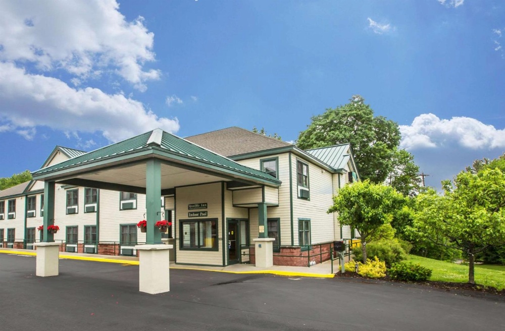 Econo Lodge Glens Falls / Lake George Main image