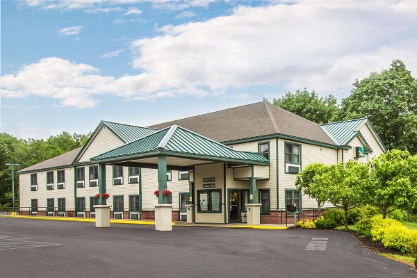Econo Lodge Glens Falls / Lake George image 1