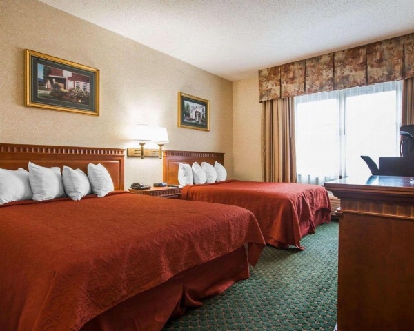 Econo Lodge Glens Falls / Lake George image 10