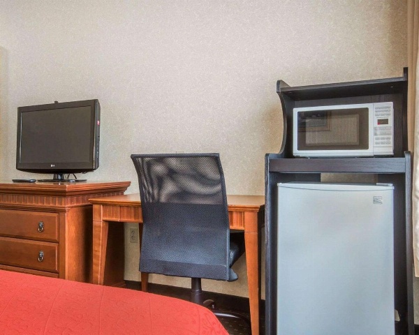 Econo Lodge Glens Falls / Lake George image 6